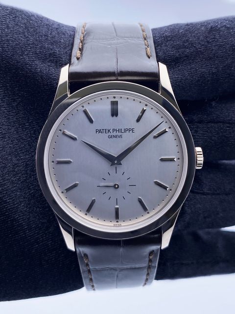 Patek Philippe Calatrava 5196G-001 Image 2
